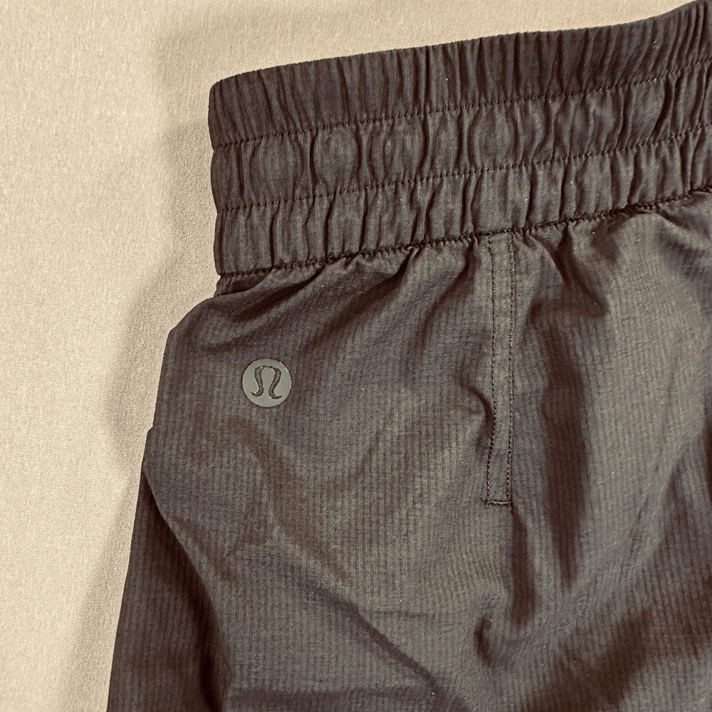 Lululemon Shorts Womens 2 Black Relaxed Fit 3.5 Inseam Drawstring Athletic - Picture 4 of 5